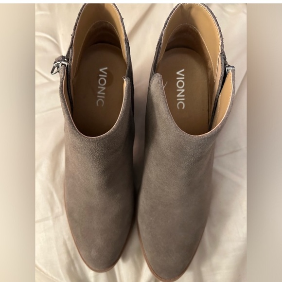 EUC VIONIC ANNE CHELSEA ANKLE BOOTIES WITH LEATHER AND SUEDE 9 - Picture 5 of 6